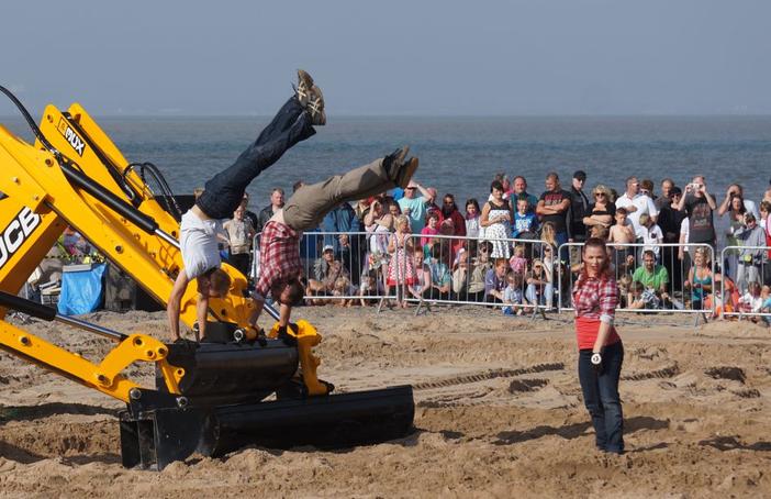 Motionhouse’s Traction perform at Fleetwood Festival of Transport