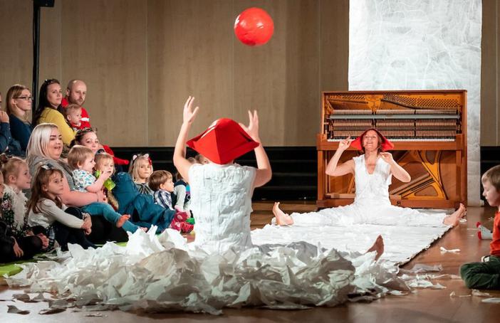 Photo: Jerome Whittingham Teatr Atofri Mr Satie